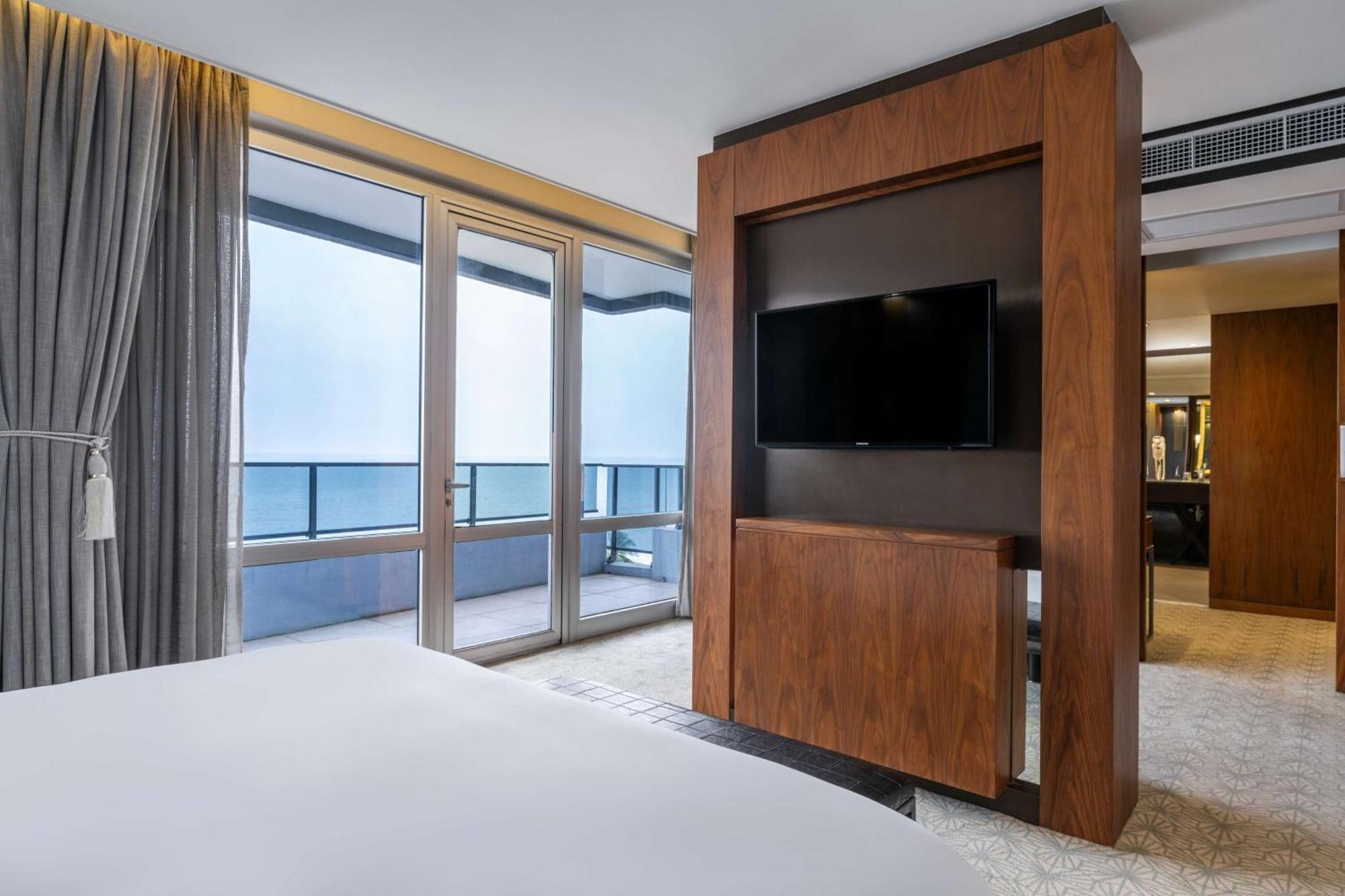 Radisson Blu Okoume Palace Hotel, Libreville Bagian luar foto