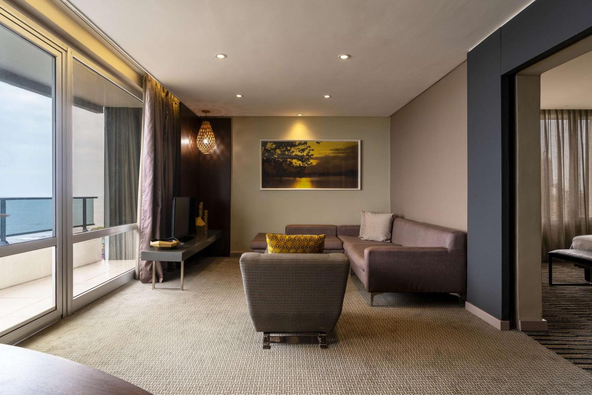Radisson Blu Okoume Palace Hotel, Libreville Bagian luar foto