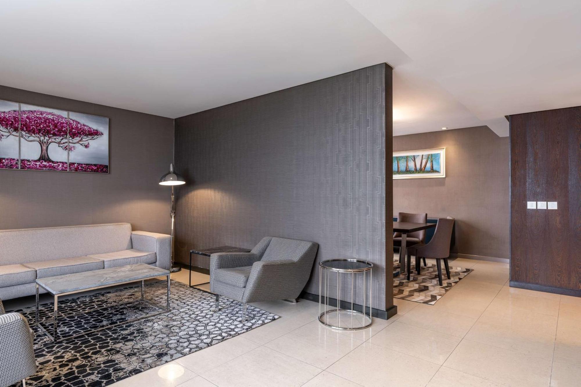 Radisson Blu Okoume Palace Hotel, Libreville Bagian luar foto
