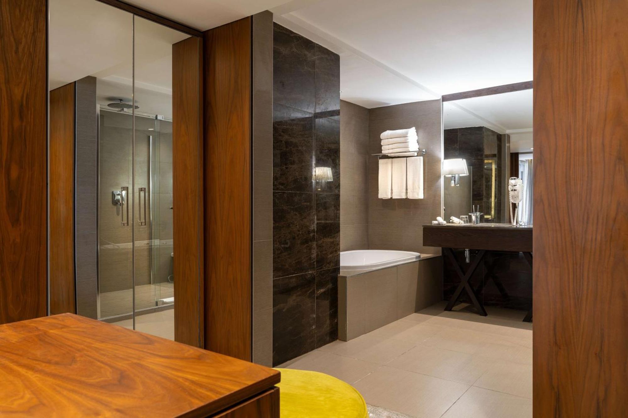Radisson Blu Okoume Palace Hotel, Libreville Bagian luar foto