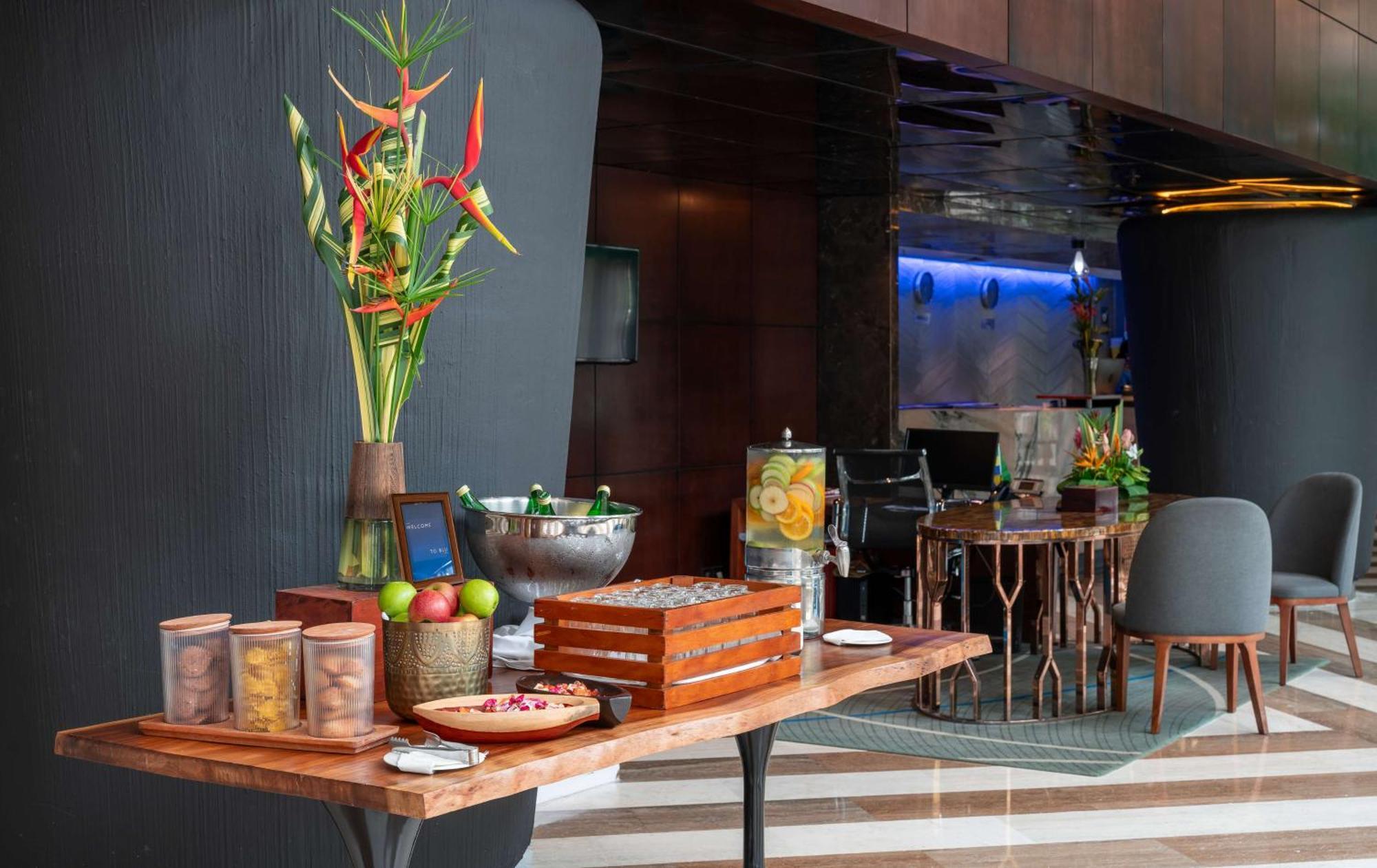 Radisson Blu Okoume Palace Hotel, Libreville Bagian luar foto