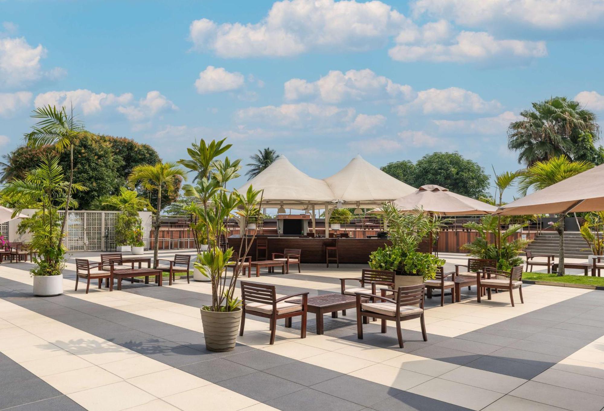 Radisson Blu Okoume Palace Hotel, Libreville Bagian luar foto