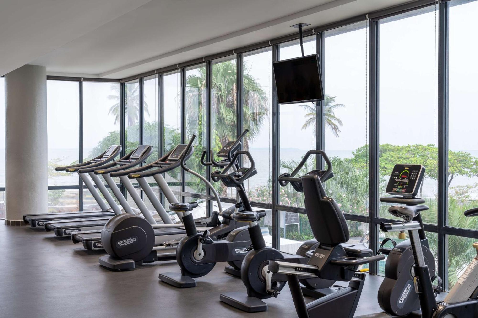 Radisson Blu Okoume Palace Hotel, Libreville Bagian luar foto