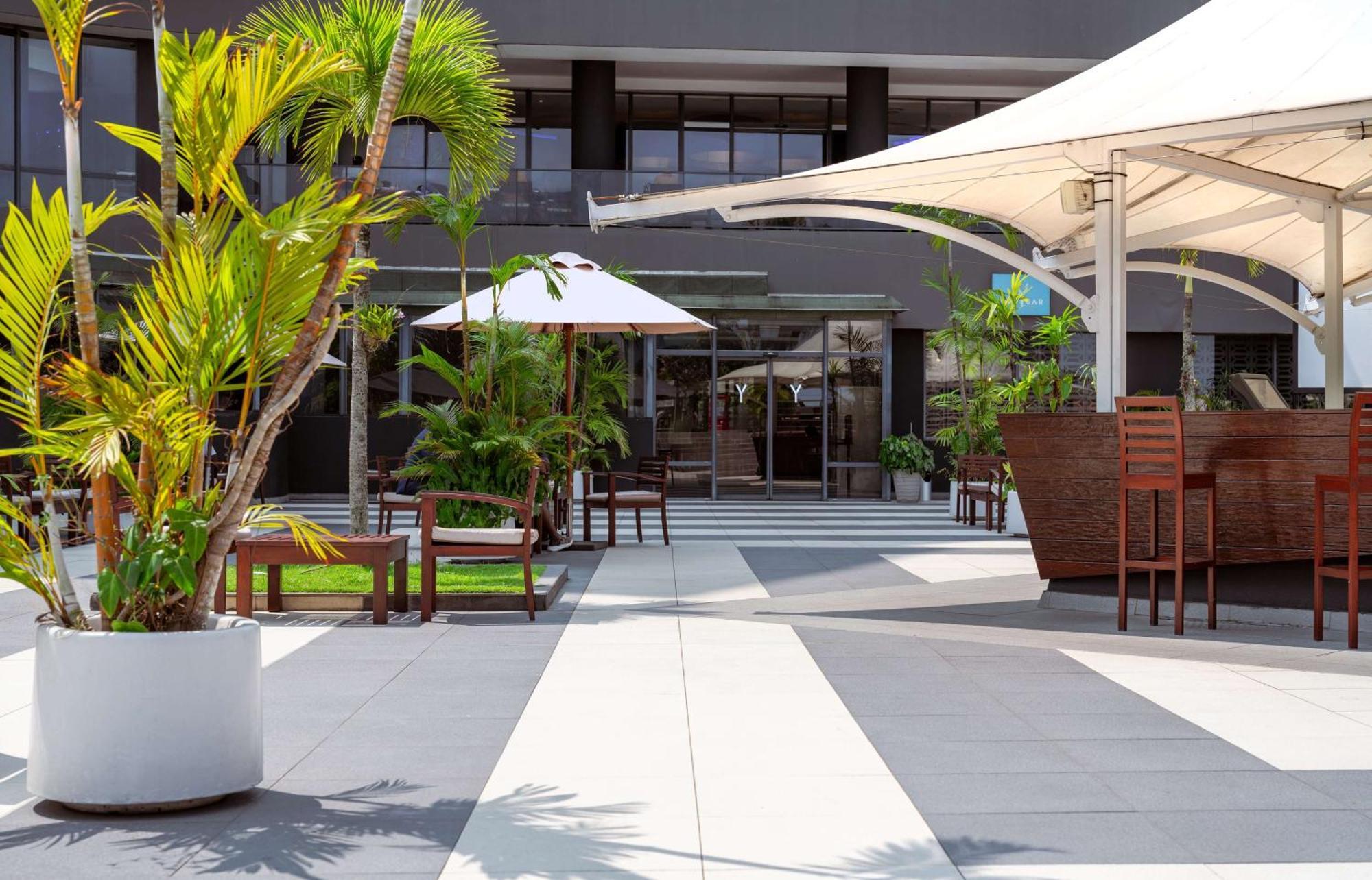 Radisson Blu Okoume Palace Hotel, Libreville Bagian luar foto