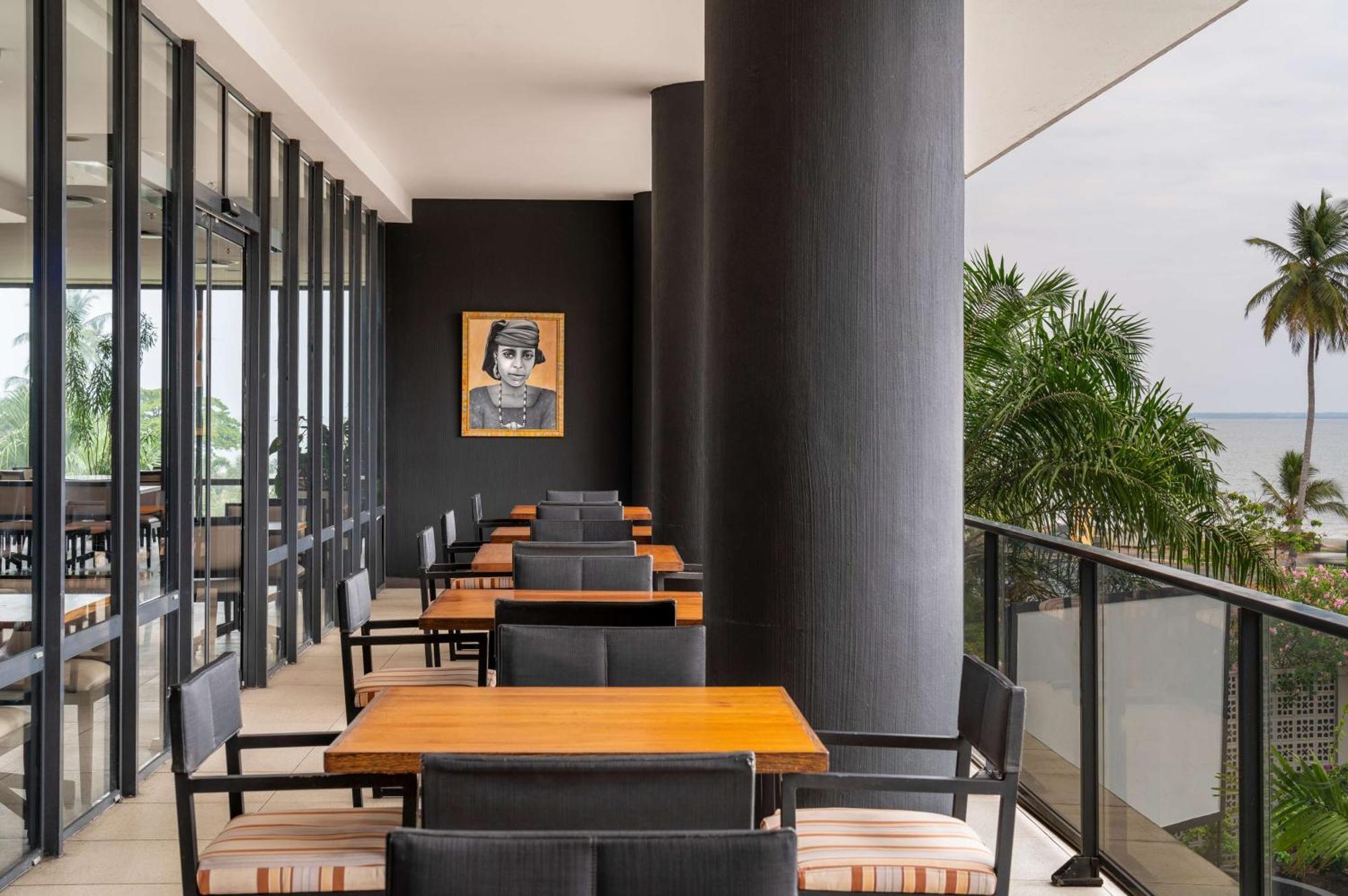 Radisson Blu Okoume Palace Hotel, Libreville Bagian luar foto