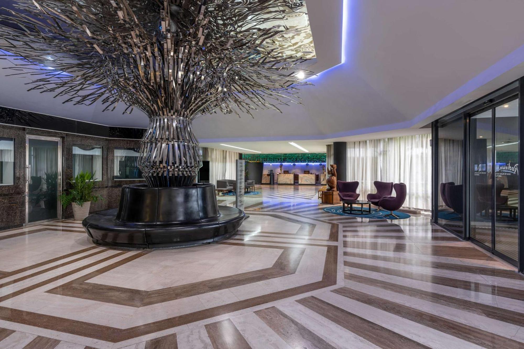 Radisson Blu Okoume Palace Hotel, Libreville Bagian luar foto