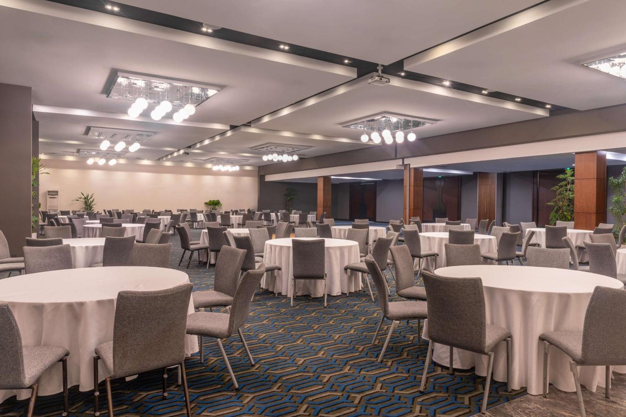 Radisson Blu Okoume Palace Hotel, Libreville Bagian luar foto