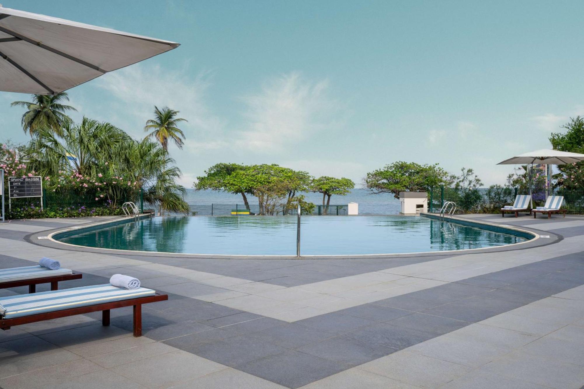 Radisson Blu Okoume Palace Hotel, Libreville Bagian luar foto