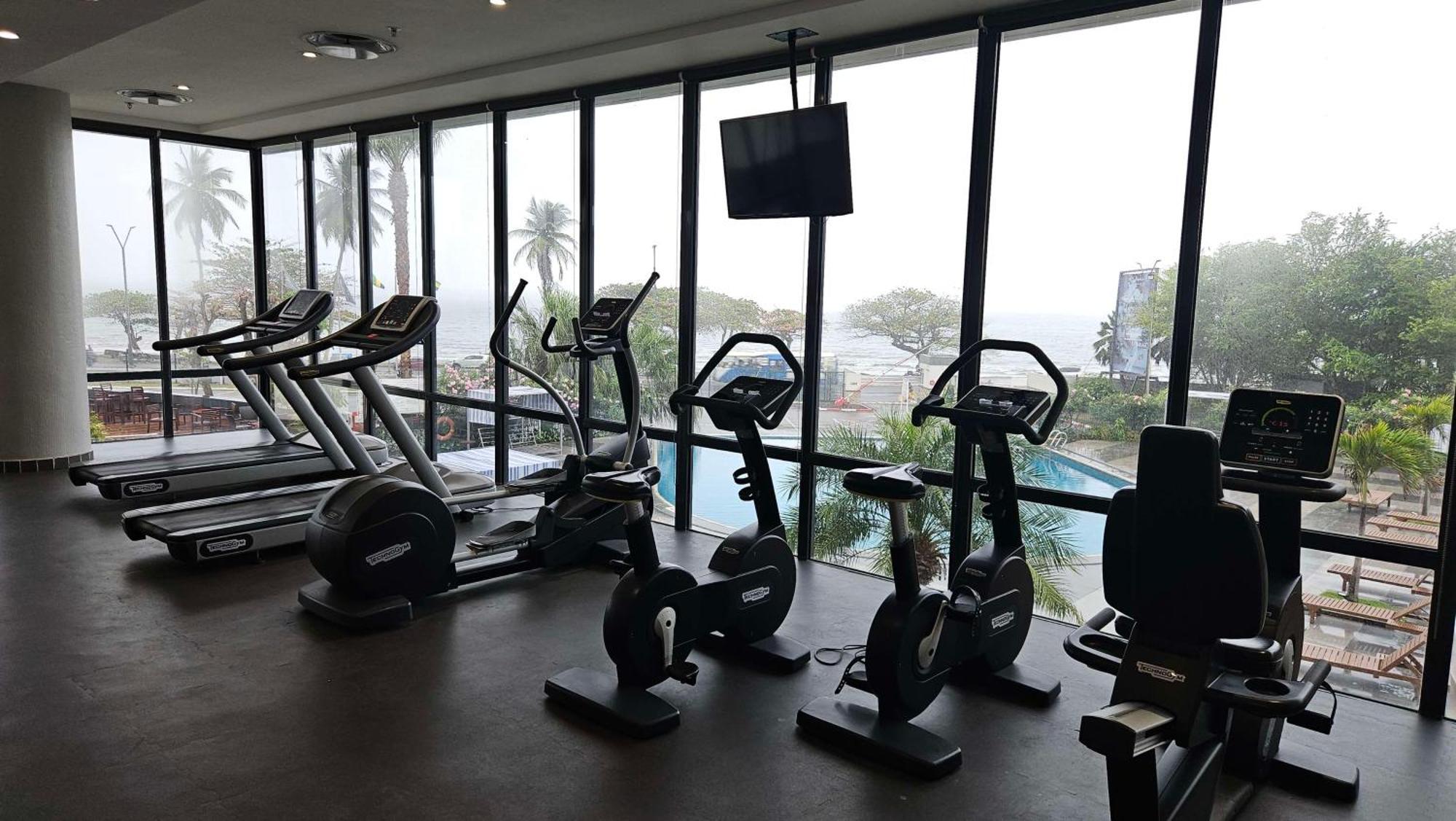 Radisson Blu Okoume Palace Hotel, Libreville Bagian luar foto