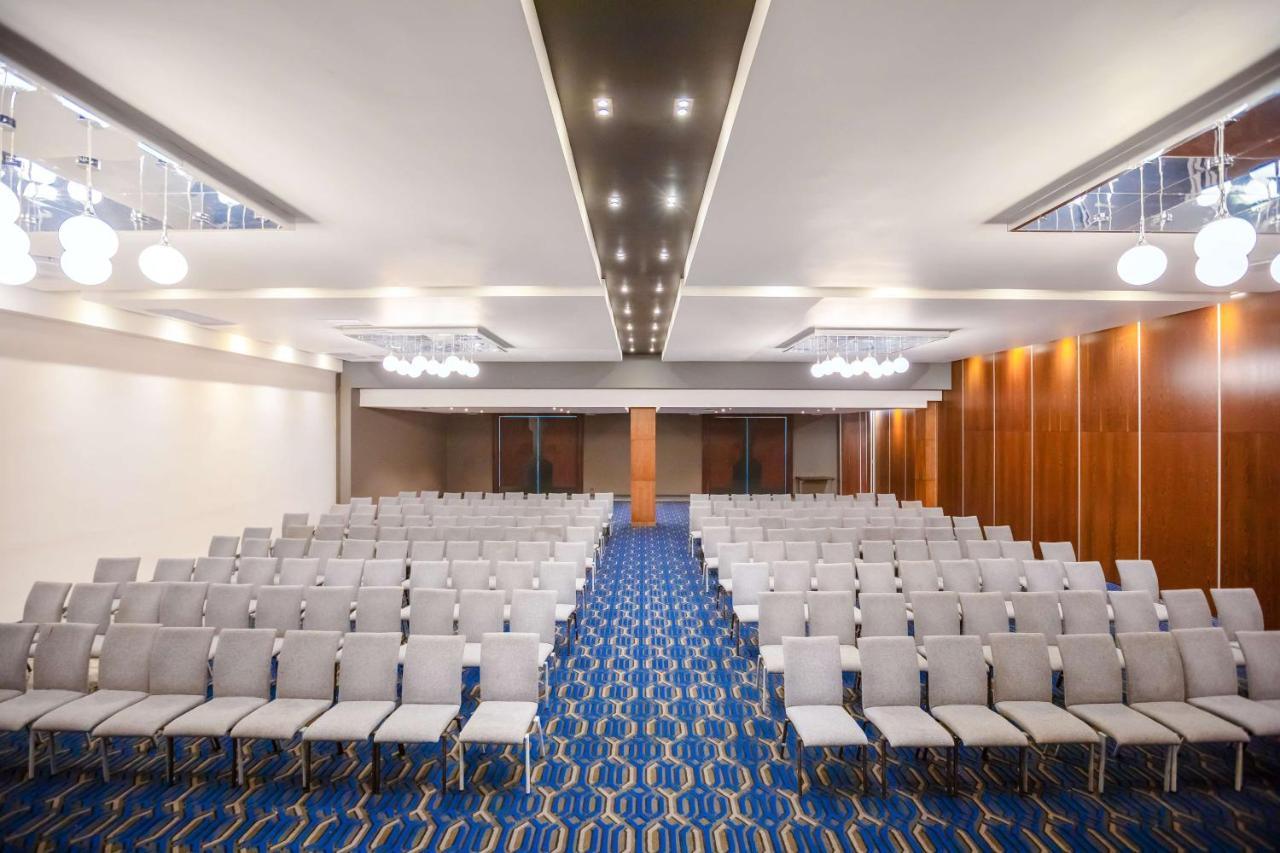 Radisson Blu Okoume Palace Hotel, Libreville Bagian luar foto